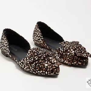 Torrid Flat Black Metallic Gold Bow Leopard Print Shoes Women's size 6 WW